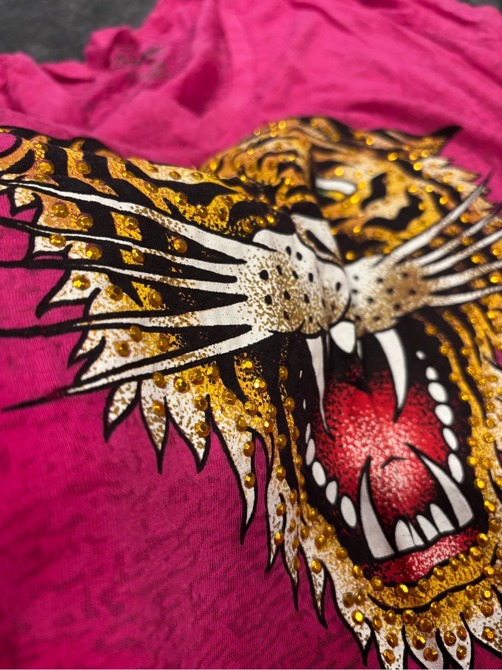 Ed Hardy Pink Tiger Graphic V-Neck Short Sleeve Women's T-Shirt LG - Picture 3 of 3